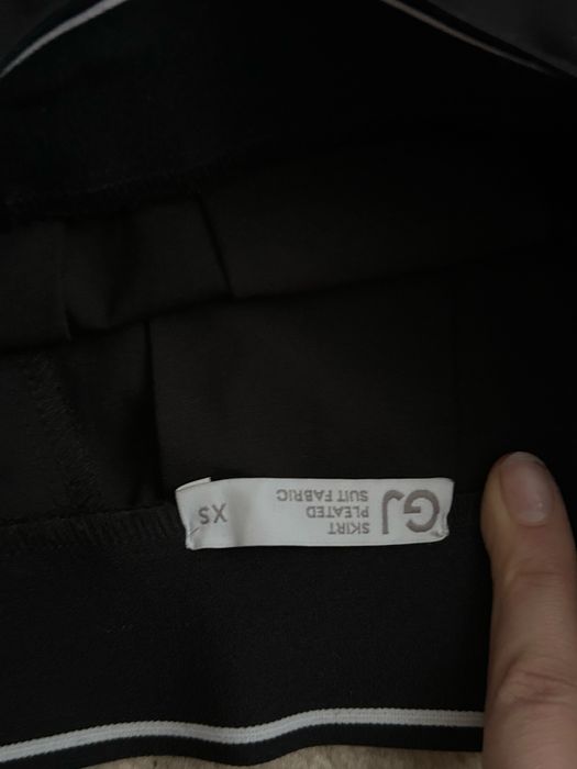 Две школьные черные юбки