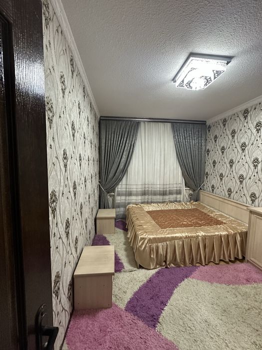 3-комнатная квартира 2- этаж. 9 мкр. Орентир 11- школа. 9 Базар.