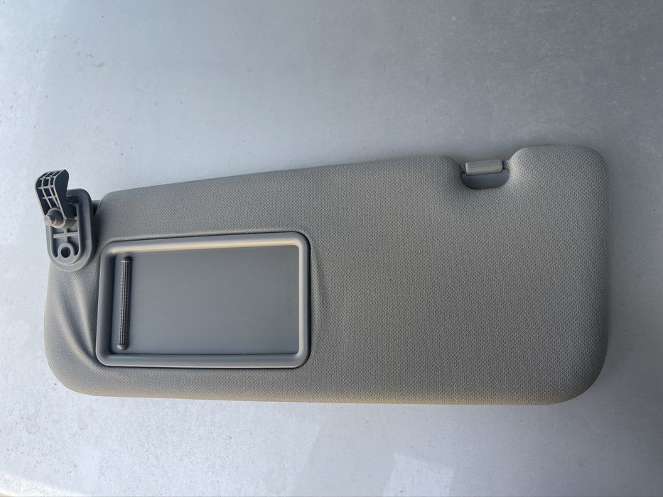 Водительский козырек с деффектом на Hyundai Accent RB