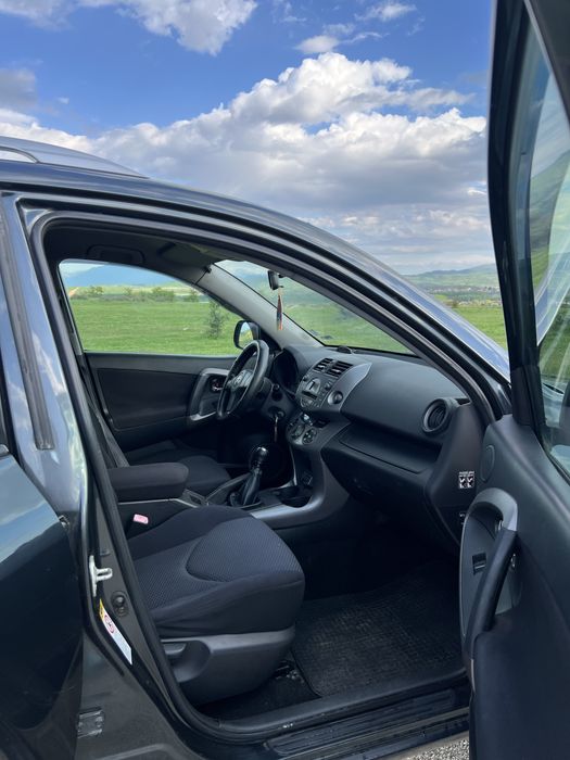 Toyota RAV4 2.0 – надежден SUV