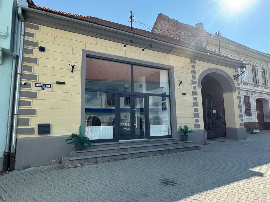 Închiriez Spațiu Comercial în centru Mediaș