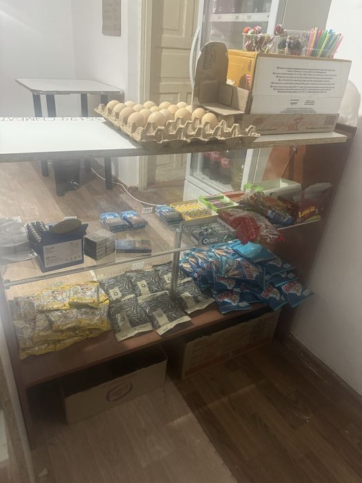 Витринная полка со стеклом