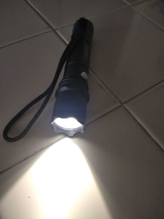 Лед фенерче със зарядно
