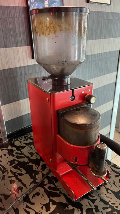 Барово оборудване и обзавеждане