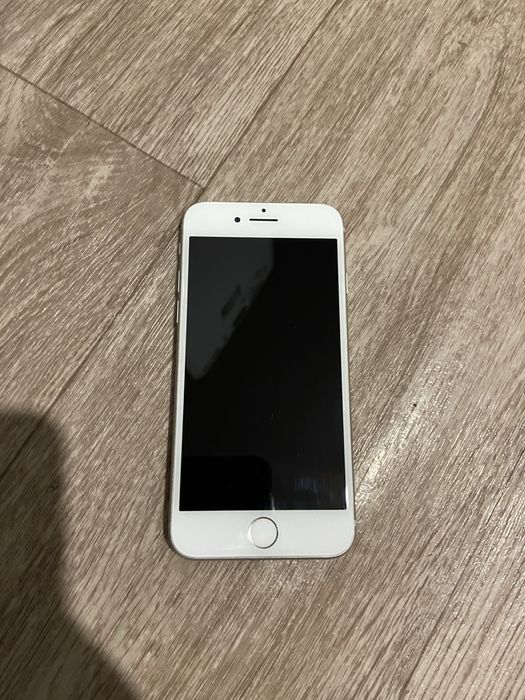 Айфон 8 в хорошем состоянии