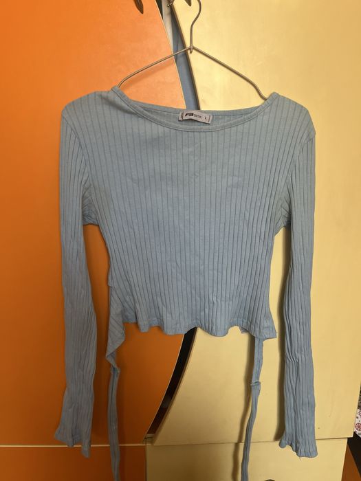 Синя блуза с гол гръб