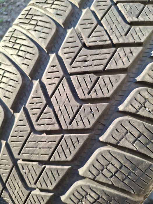 4 Anvelope de iarnă 235 60 r18 Pirelli