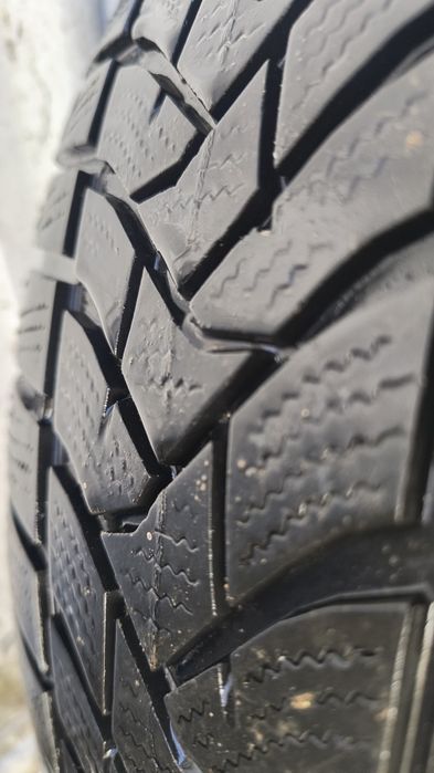 80€ за 3 бр зимни гуми с джанти 215/65 R16.