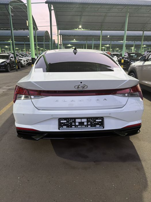 Hyundai Elantra 2022 — 3