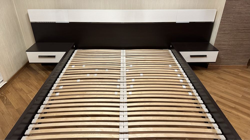 Продаю спальный гарнитур