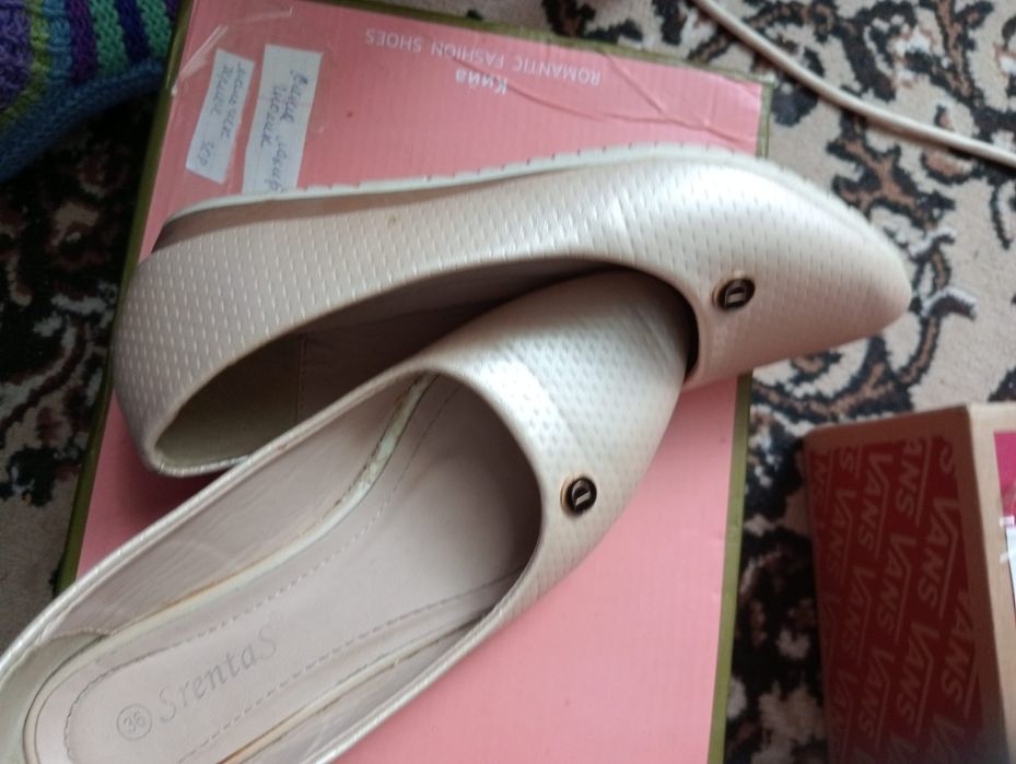 Туфельки для девочек бежевые