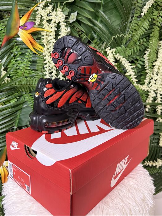 Nike Air Max Plus TN Black Red