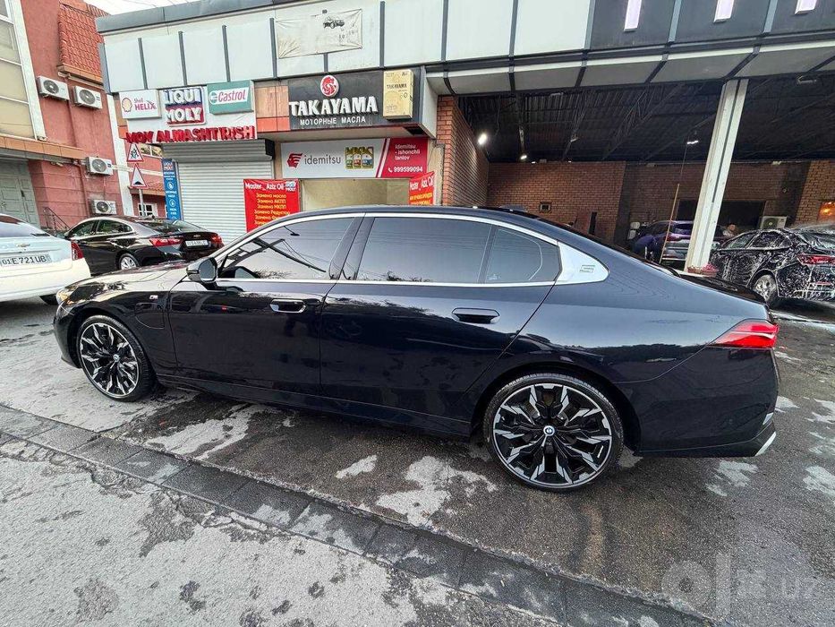Продаётся  BMW I 5 35 L