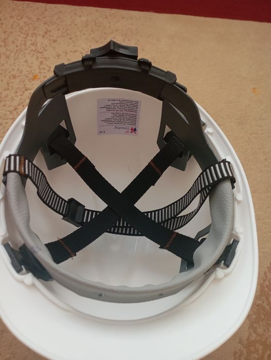 Срочно продаю:каска новый