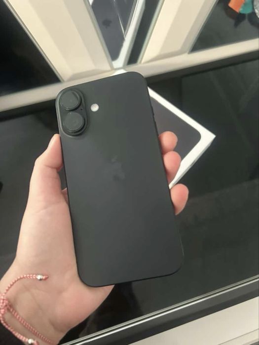 Iphone 16 negru mat   in stare foarte buna