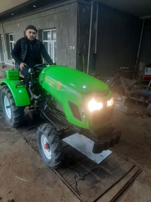 Mini trakror sotiladi