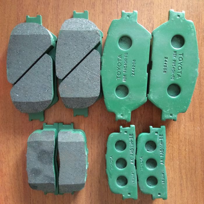 Колодки Тойота Камри 30/35 оригинал.