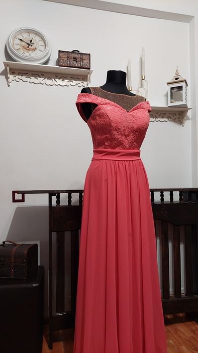 Rochie pe umeri de ocazie