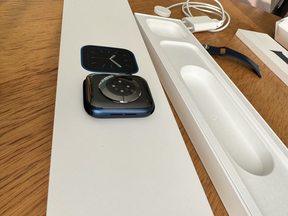 Apple Watch Series 6, Smart watch