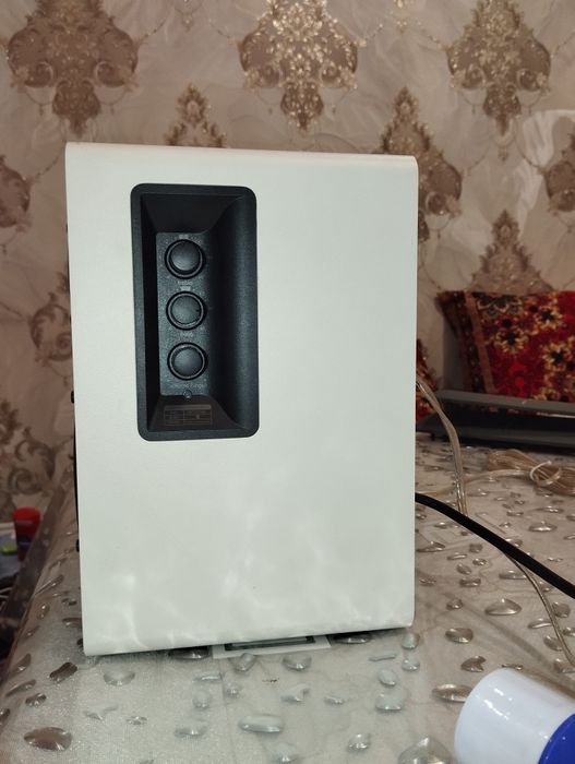 Edifier R1280DB.