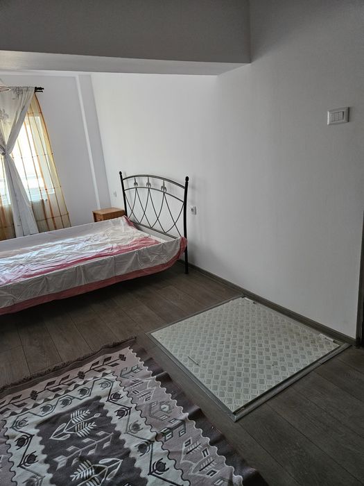 Închiriez apartament