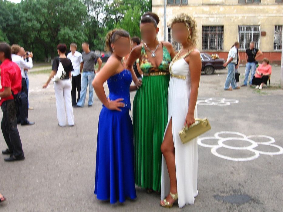 Страхотна синя рокля от естествена коприна с камъни Сваровски