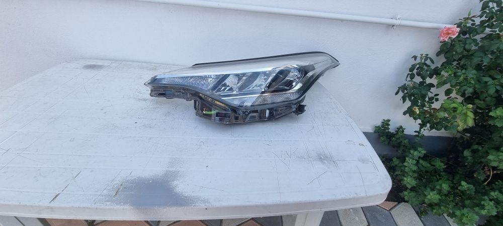 Far stanga Toyota chr