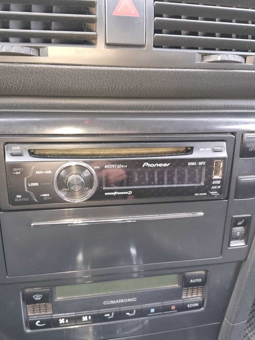 автомагнитола пионер с usb входом.