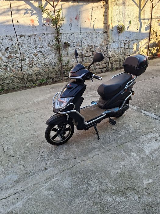 Vand scuter electric