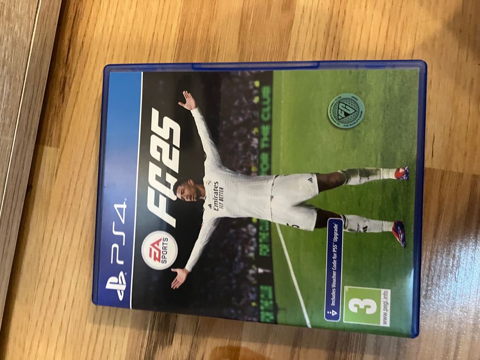 Плейстейшън 4 слим с 2 контролера и 9 игри