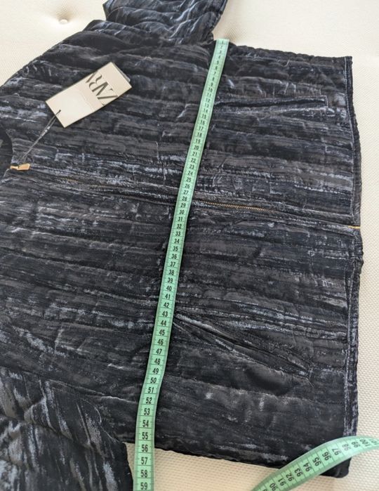 ZARA geacă scurtă matlasată din catifea, nouă cu etichetă
