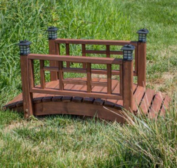 Дървени декорации за двор и градина