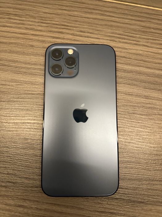 Продам Айфон 12 про 256 гб