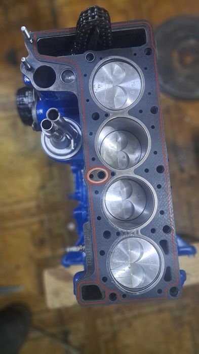 Двигител карбратор инжектор