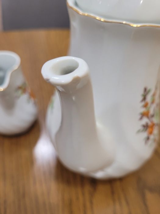 Порцелан сет от Кана за чай, латиера и захарница