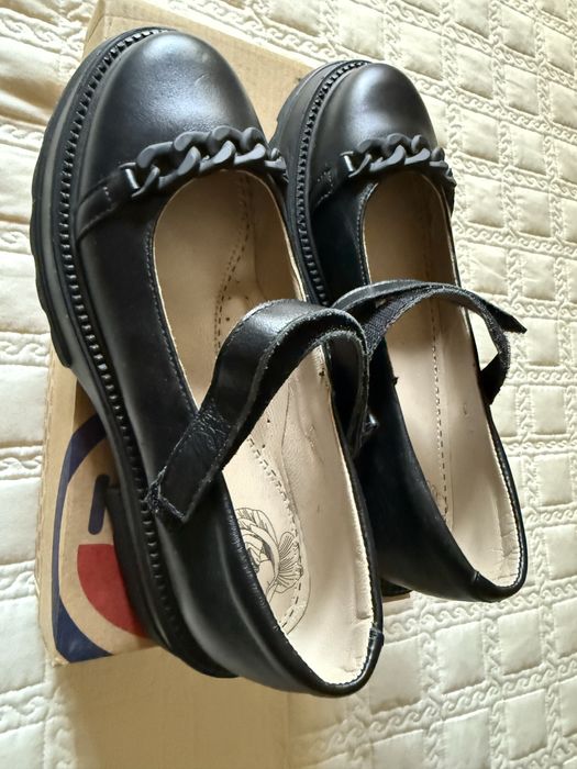 Туфли новые размер 38 на 37