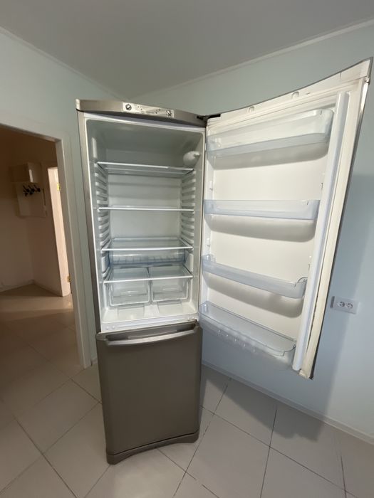 Холодильник Indesit