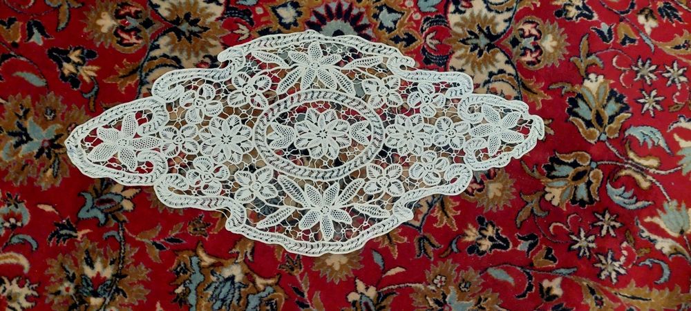 Vând  macrameuri vechi