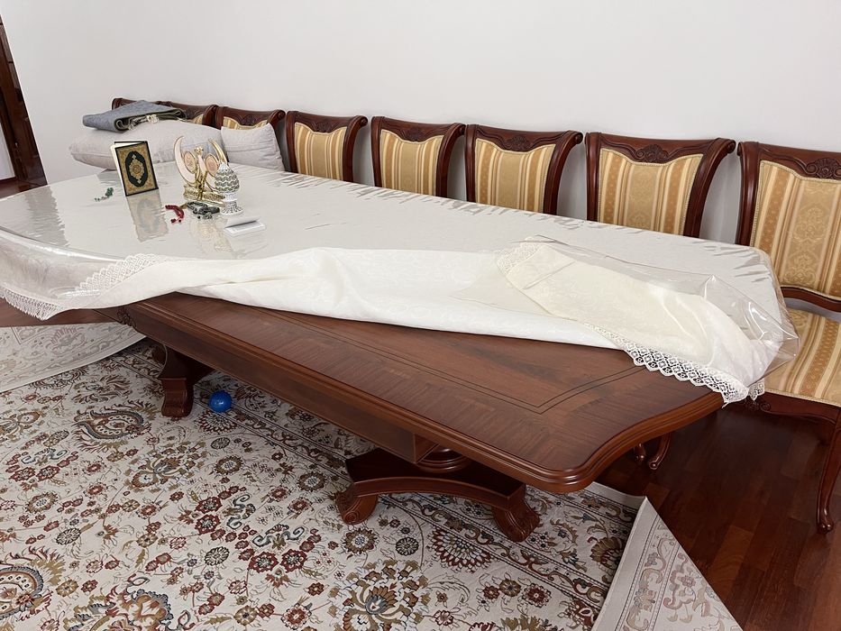 Продается стол с стульями за 280 тыс