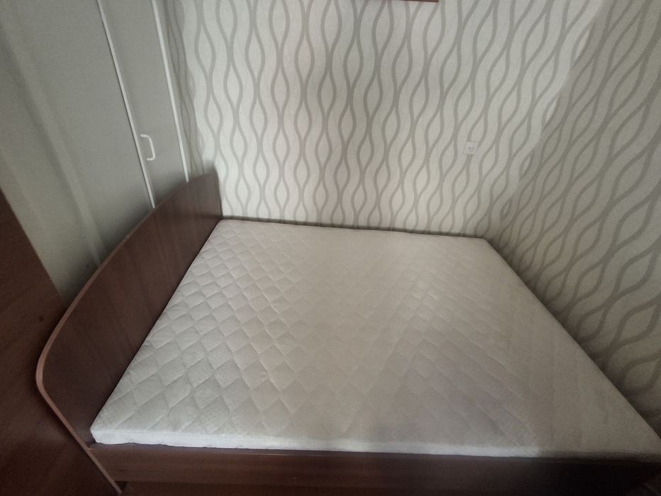 Продам кровать двухспальную