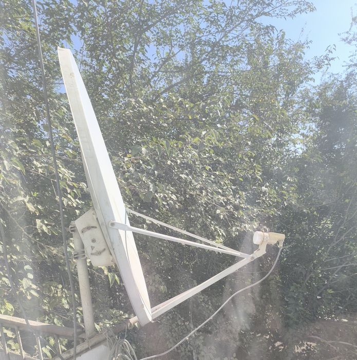 Спутниковая антенна и тюнер комплект.