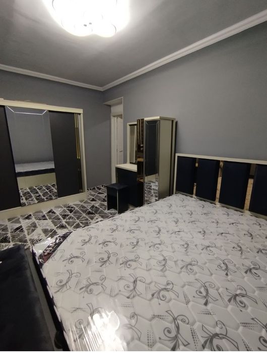 Спальня гарнитур сотилади