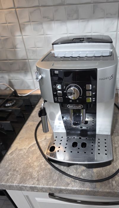 Vand aparat de cafea DeLonghi Magnifica S Ecam