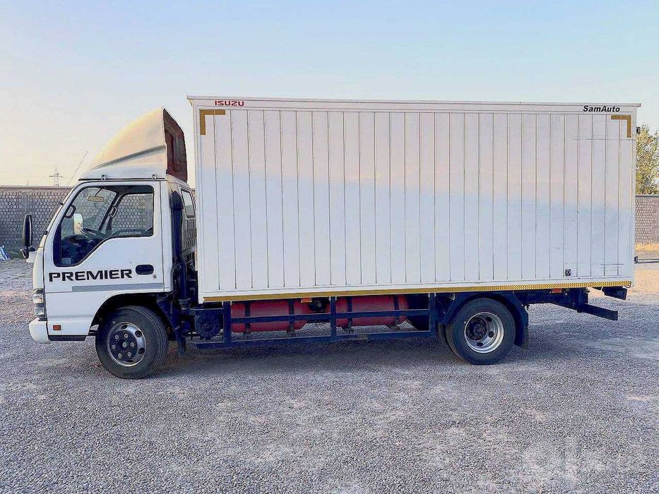 Isuzu NQR Furgon