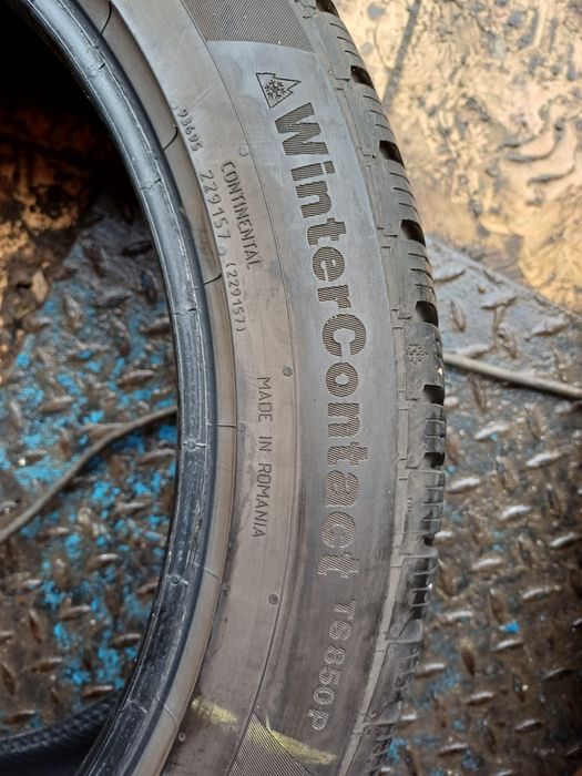 Vand 4 anvelope de iarna 235 45 r18 CONTINENTAL aproape noi