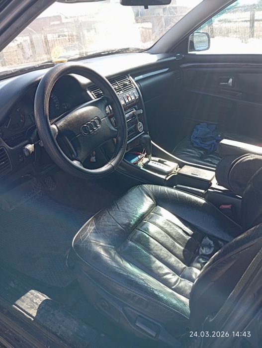 Продам Ауди А8 в среднем состоянии