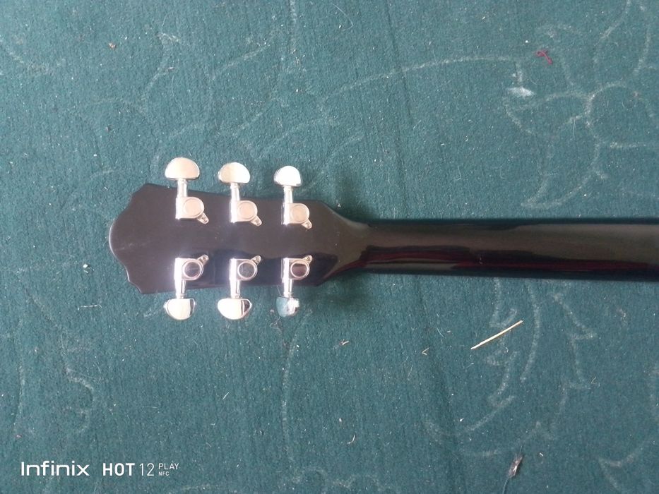 Akustik gitara, Mixael Jekson