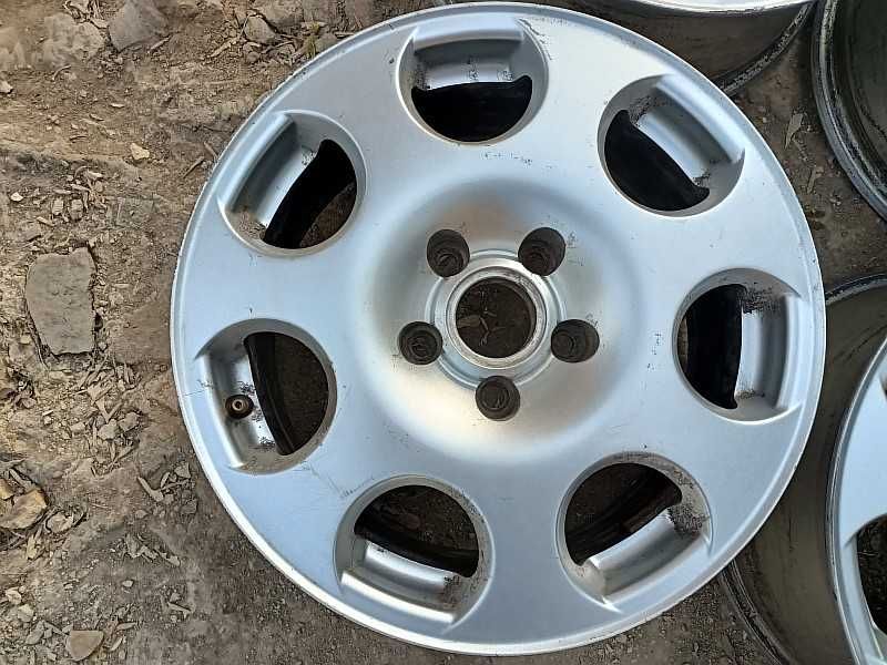 Продам оригинальные легкосплавные диски на Audi.
