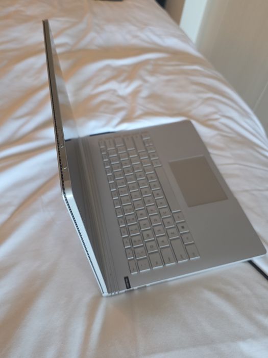 Echipament Surface book 2, i5, 8gb, 256 GB, 13.4" screen