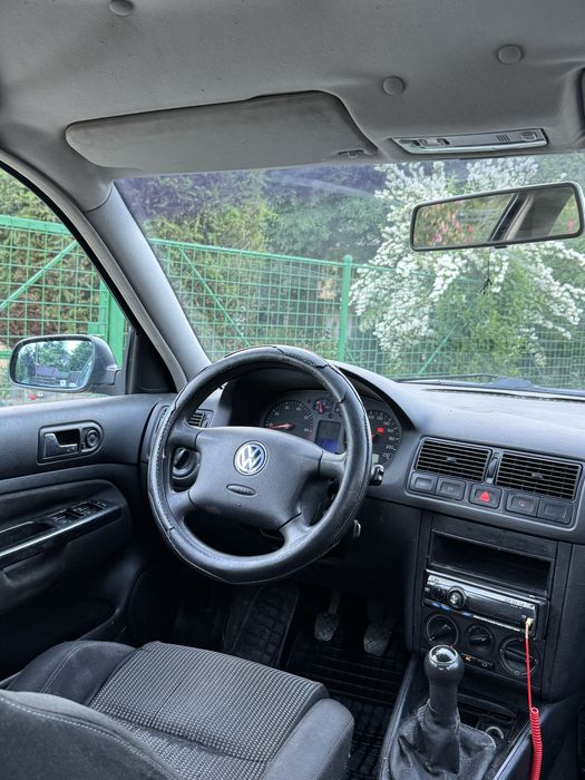 Volkswagen Golf 4 - EDITION - 1.6 16v - 2002 - stare buna de functionare/estetic